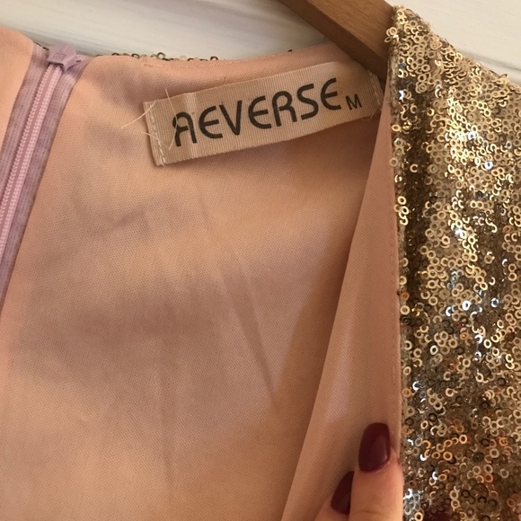 🥂 REVERSE Gold Sequin Mini Cocktail Dress 🔥 - Picture 3 of 4